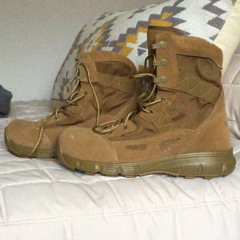 New Reebok Hyper Velocity OCP boots size 8W/6M